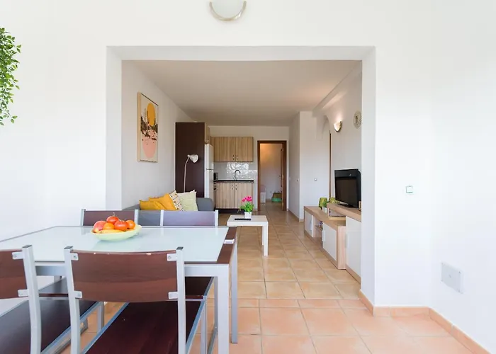 Homeforguest Con Piscina En * كاليتا ذي فوستي