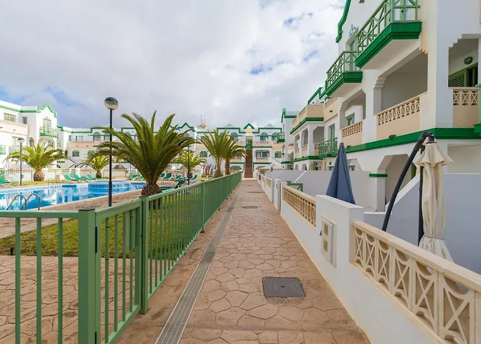 Homeforguest Con Piscina En كاليتا ذي فوستي