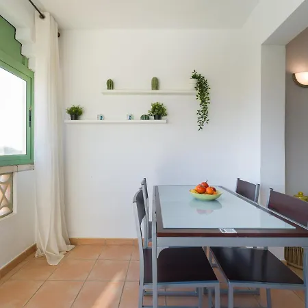 Apartament Homeforguest Con Piscina En *