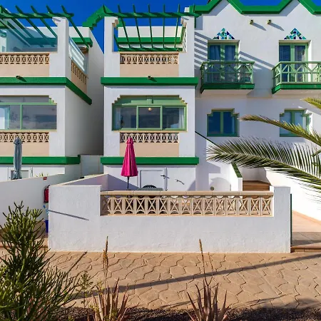 아파트 Homeforguest Con Piscina En 칼레타데푸스테